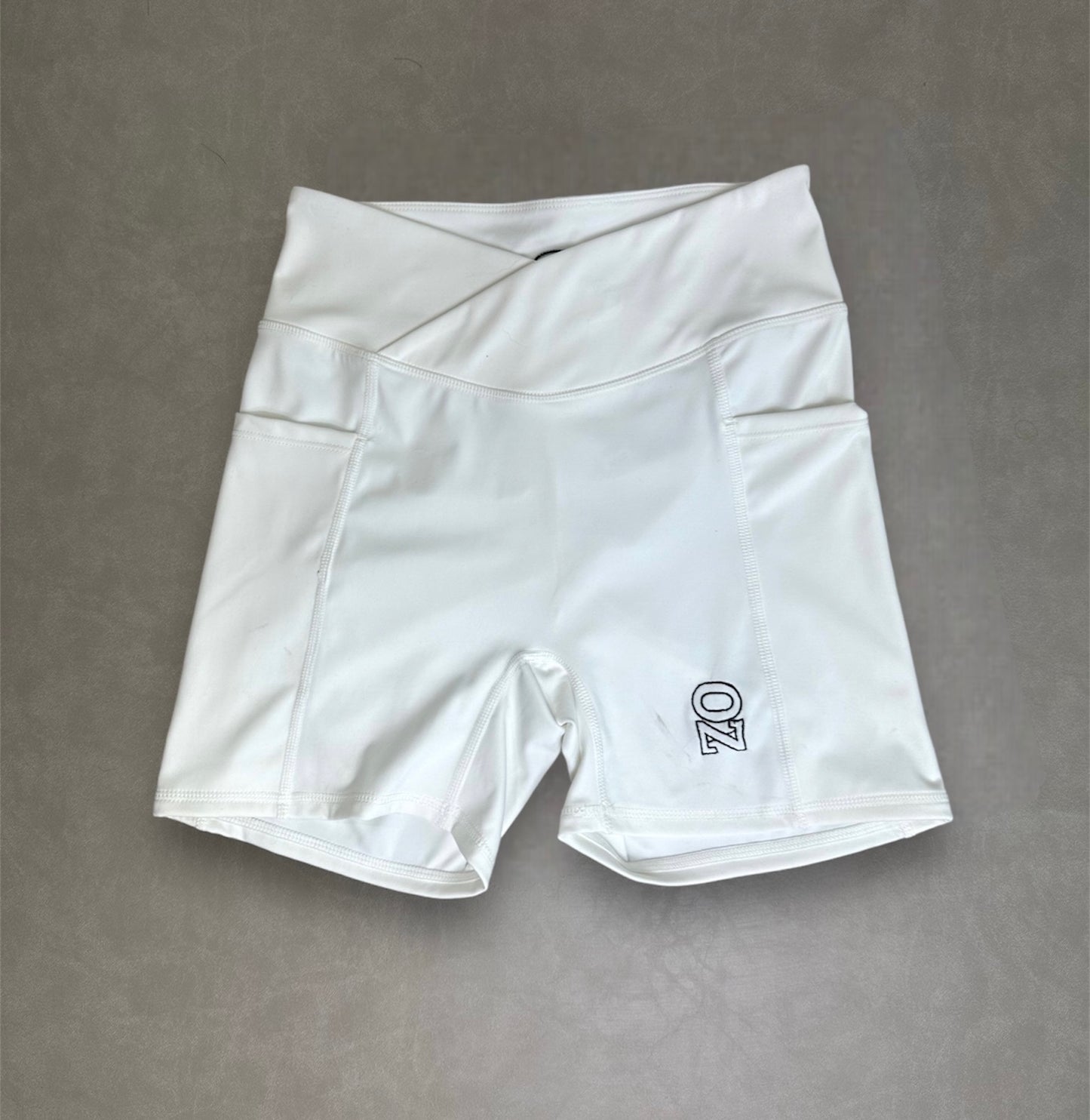 V pocket shorts