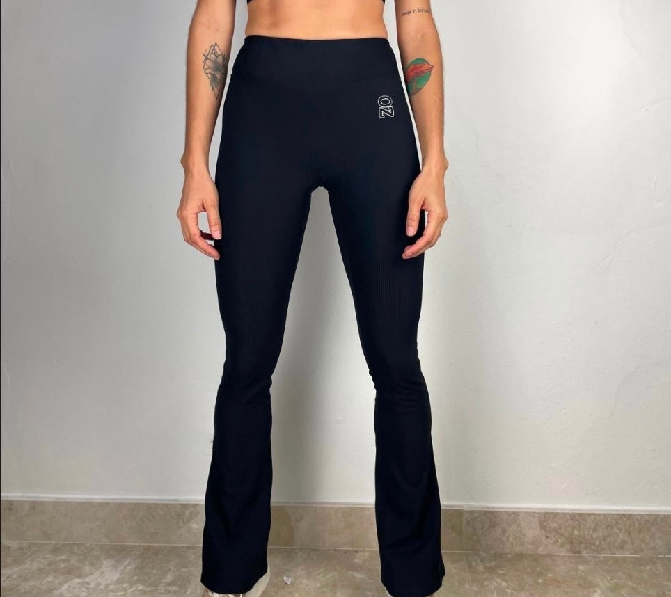 Pantalón de yoga acampanado